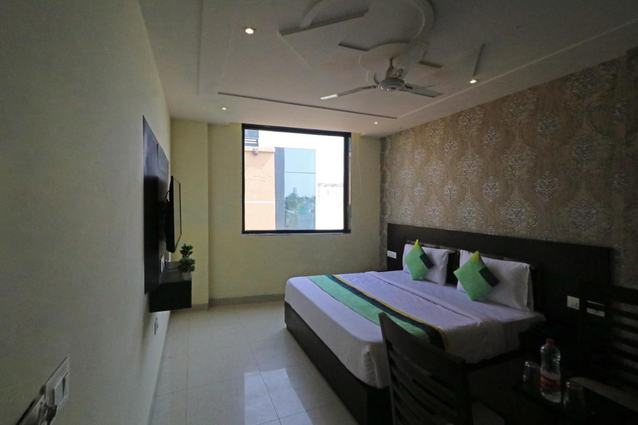 Hotel PREMIER SUITES New Delhi Buitenkant foto